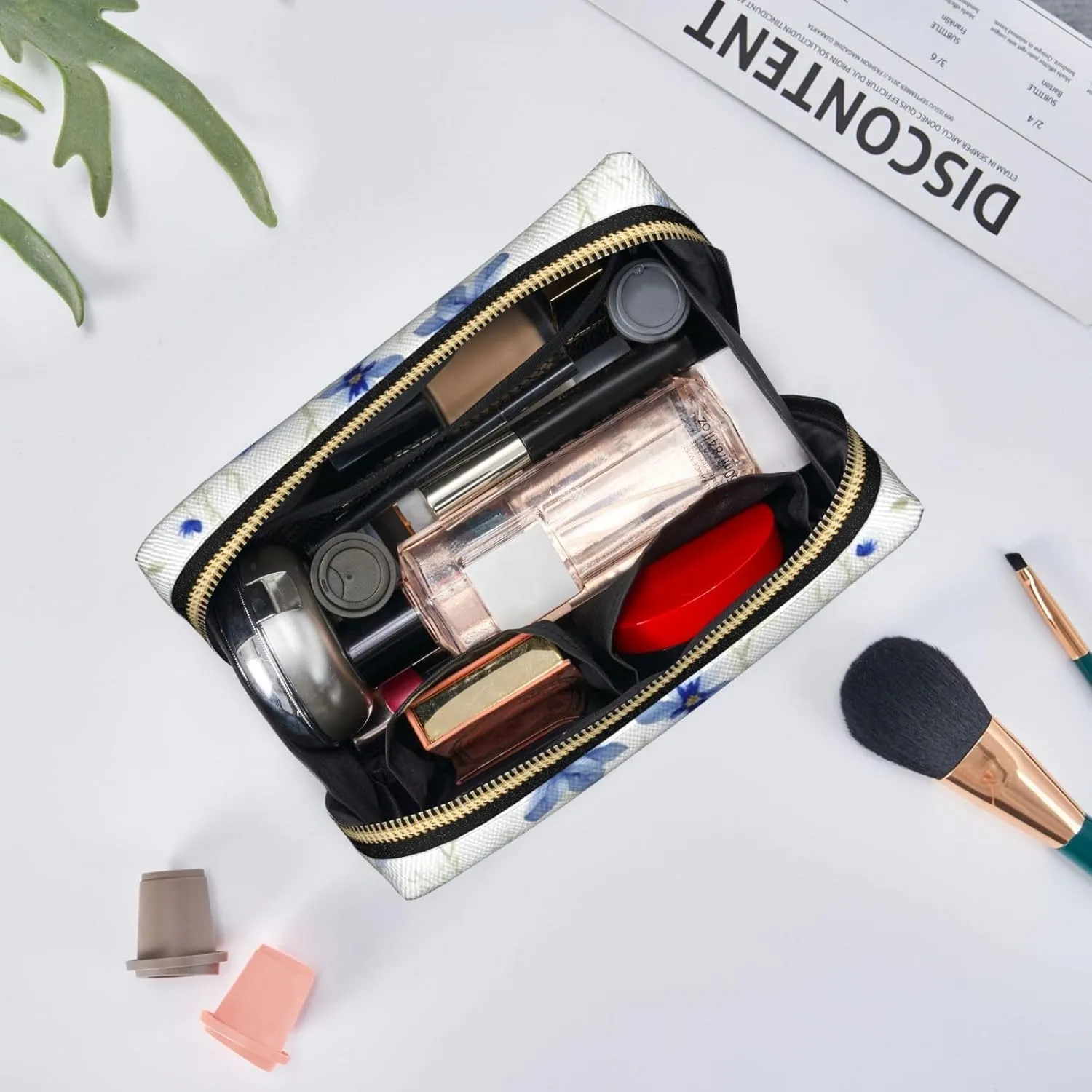 Cornflowers Daisies Toiletry Pouch, Travel-Friendly Makeup Organizer For Makeup Brushes, Lipsticks