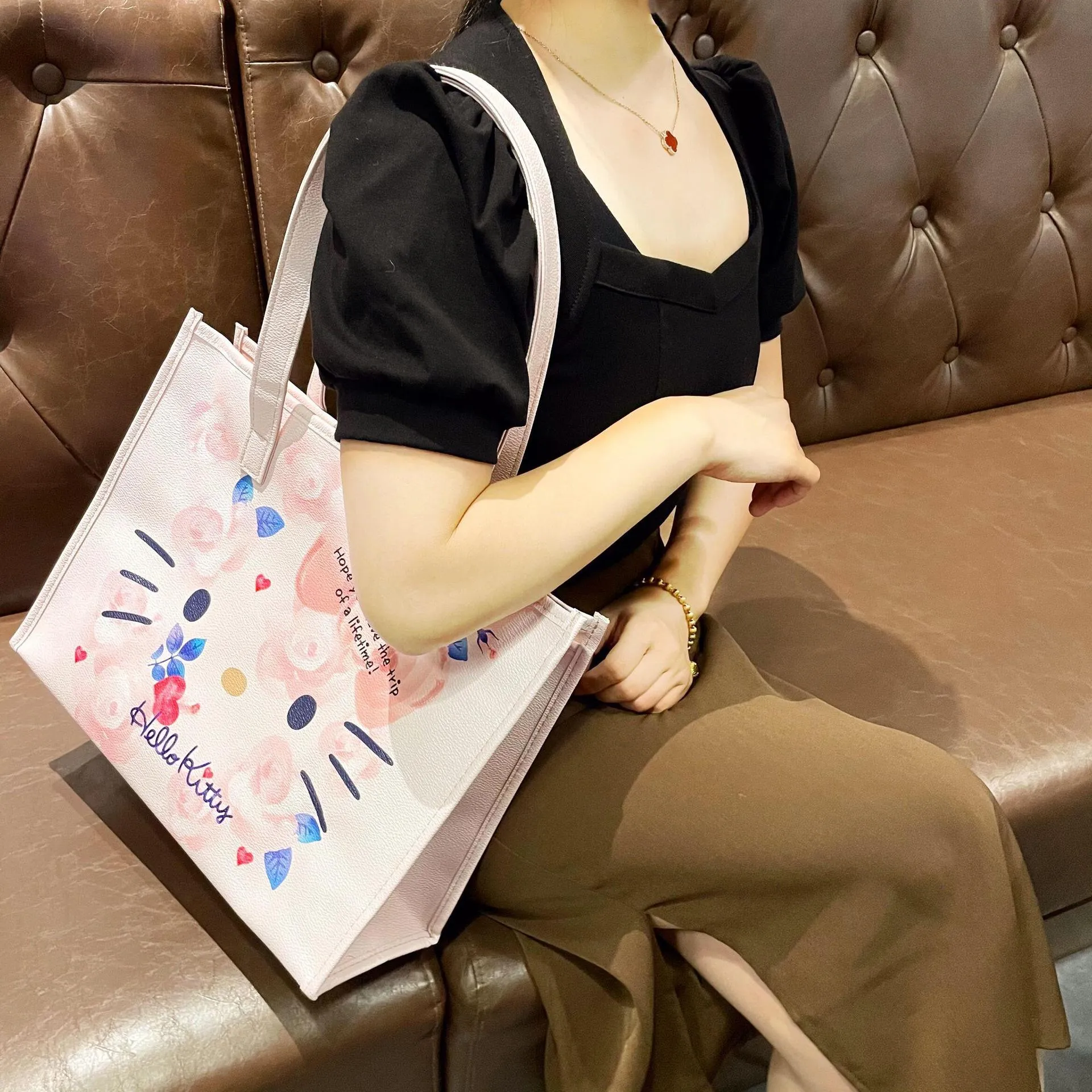 Fog Flower Cat Pink Heart Flowers Print Large Capacity Commuter Handbags