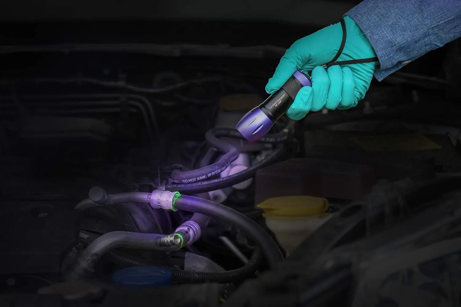 LF500CS Cordless LED Leak Detection Flashlight Kit - Up to 5' Range, Violet LED Light, Compact Design, Fluorescent Enhancing Glasses, 3 AAA Batteries