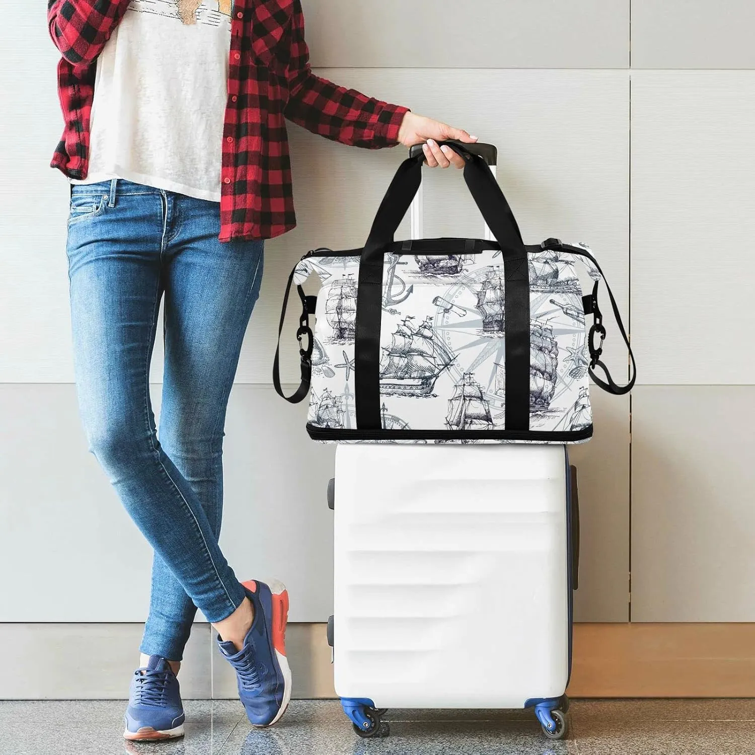 Marine Sailboats, Compass, Anchor, Sea Shells in Retro Style Foldable Travel Bag, Camping Luggage bag, Portable Gym Bag, Sports Bag, Toiletry Bag with Handles Adjustable Shoulder Strap