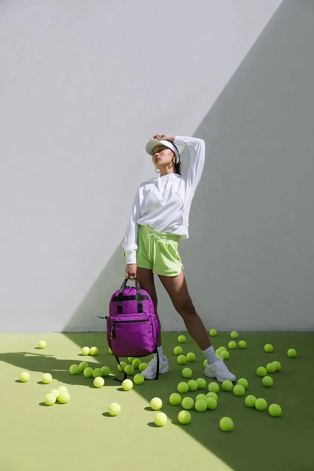 VOORAY 19L Katie Backpack, Large - Travel, Gym & Sports Backpack Wild Desert, Violet Floral