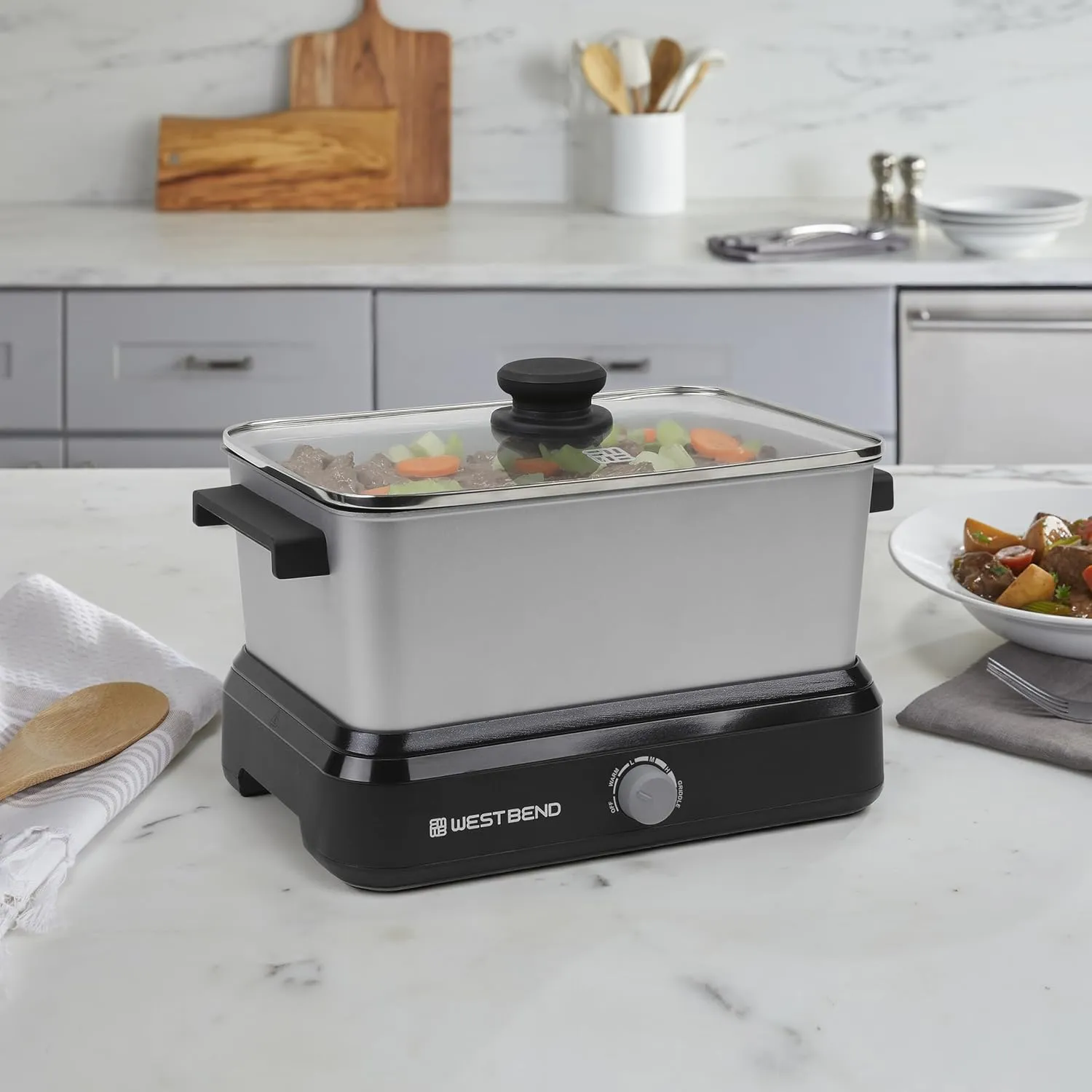 West Bend Versatility Slow Cooker Large Capacity Non-stick Cooking Vessel & Variable Temperature Heating Base Includes Travel Lid and Storage Bag, Range and Oven-Safe Cooking Pot, 6-Quart, Silver